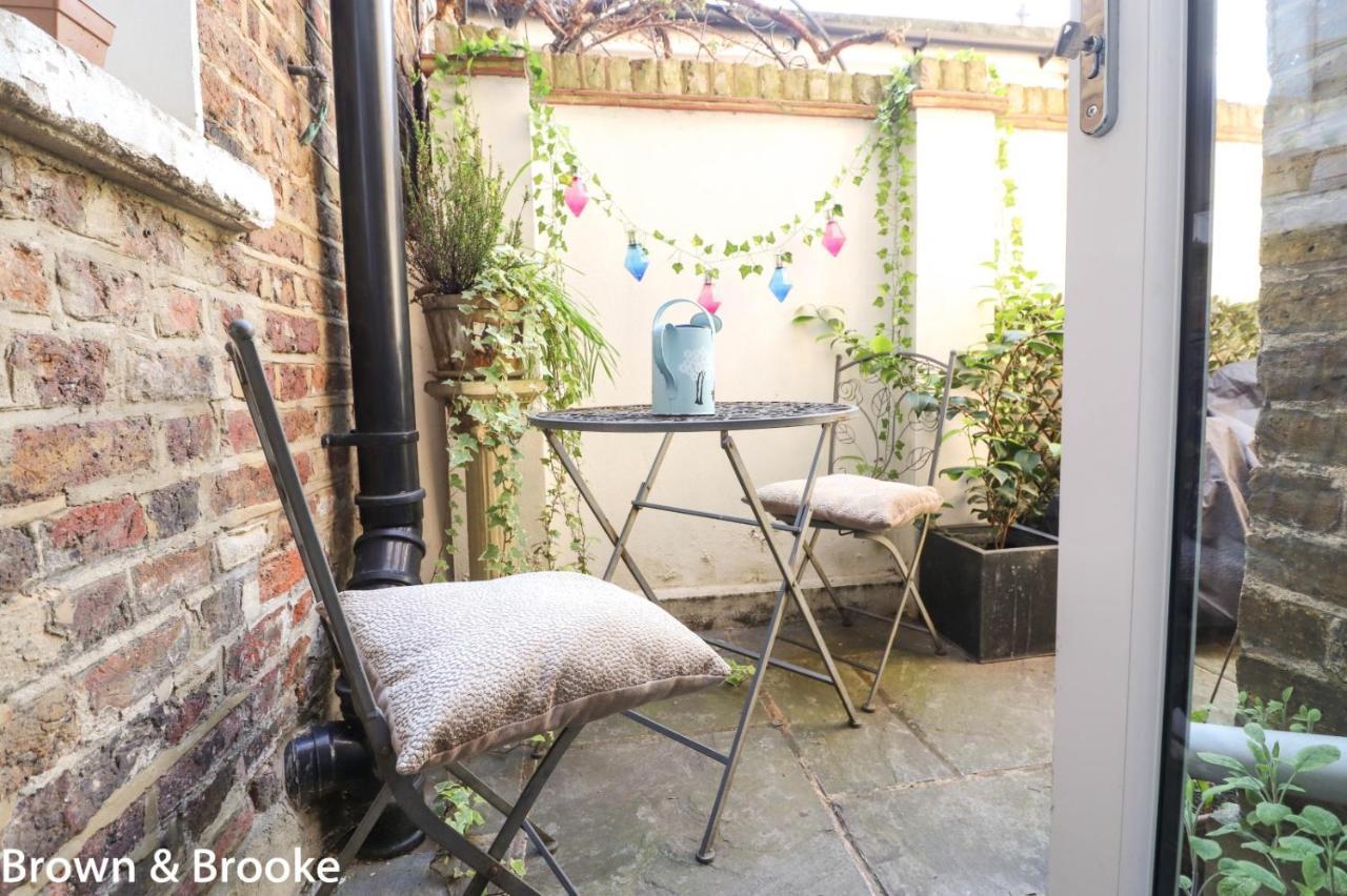 Villa Stylish & Spacious 3 Bed Victorian House Sleeps Up To 7 - Near O2, Museums, Excel, Mazehill Station 12 Mins Direct Into London Bridge Extérieur photo